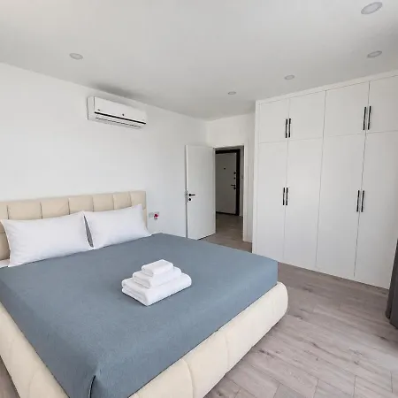 Blue Wawe 2br, 100m From The Sea Paralimni