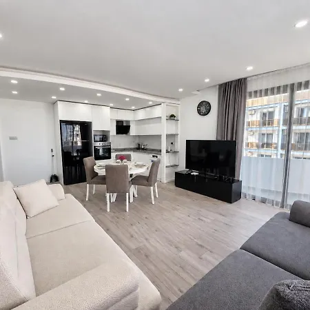 Apartment Blue Wawe 2br, 100m From The Sea